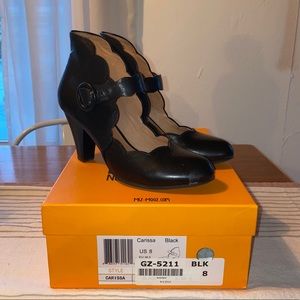 Miz Mooz Carissa Black Scalloped Heel 8 M